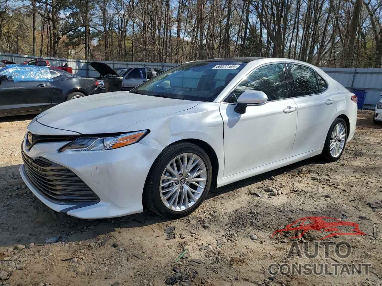 TOYOTA CAMRY 2018 - 4T1B11HK2JU100169