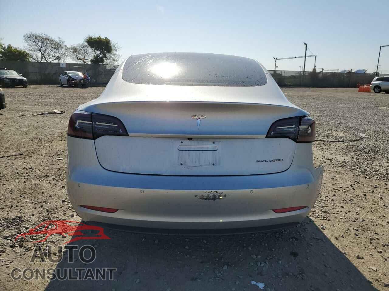 TESLA MODEL 3 2018 - 5YJ3E1EB7JF065140