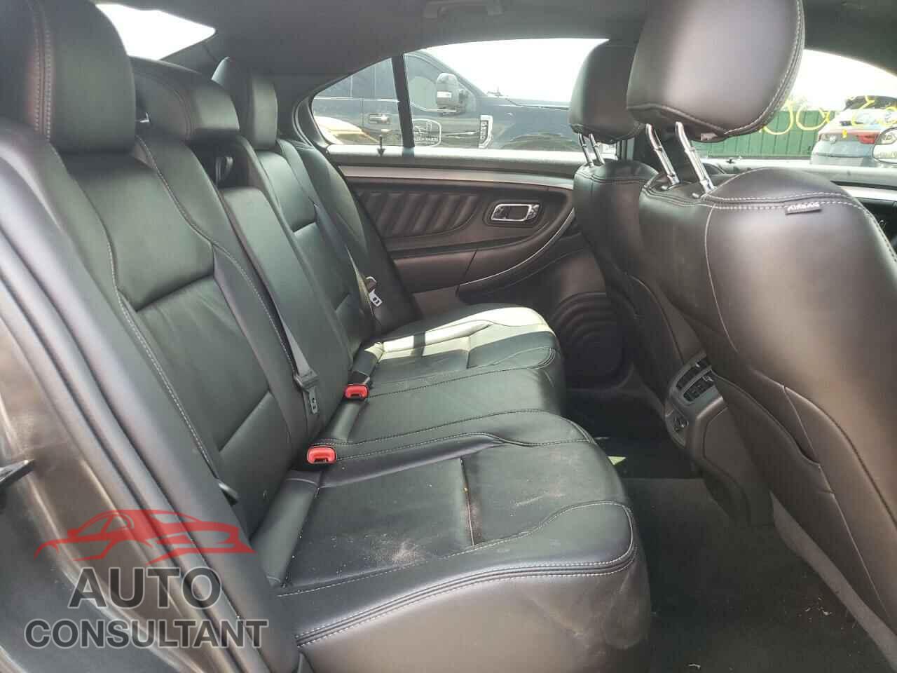 FORD TAURUS 2018 - 1FAHP2E88JG134830