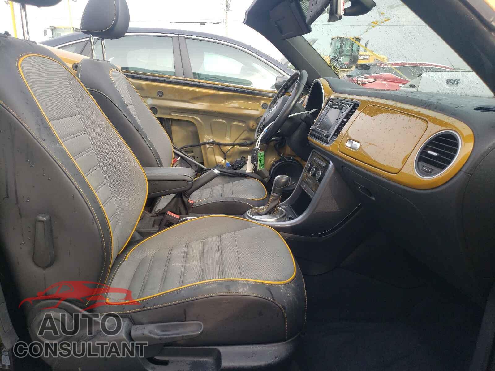 VOLKSWAGEN BEETLE 2017 - 3VWT17AT4HM800141