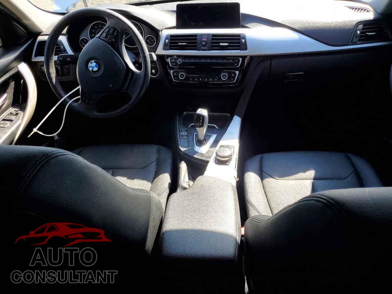BMW 3 SERIES 2018 - WBA8E5G57JNU47185