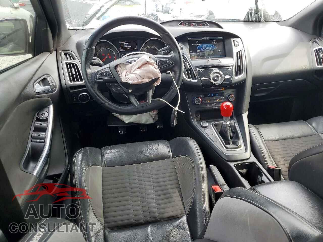 FORD FOCUS 2015 - 1FADP3L90FL366269