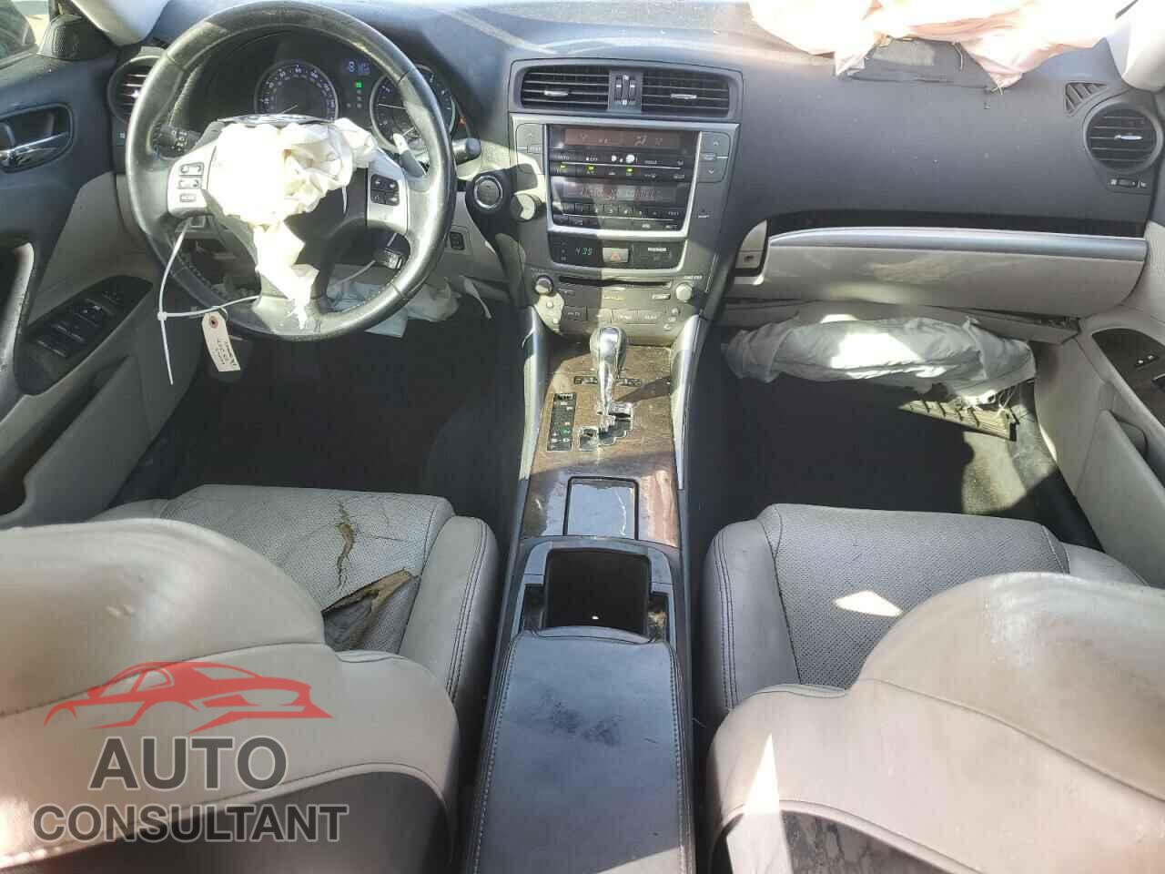 LEXUS IS 2011 - JTHCF5C29B5050521
