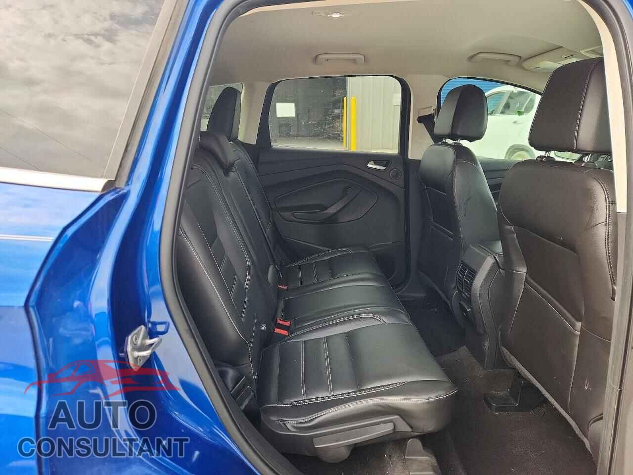 FORD ESCAPE 2017 - 1FMCU0J90HUF10802