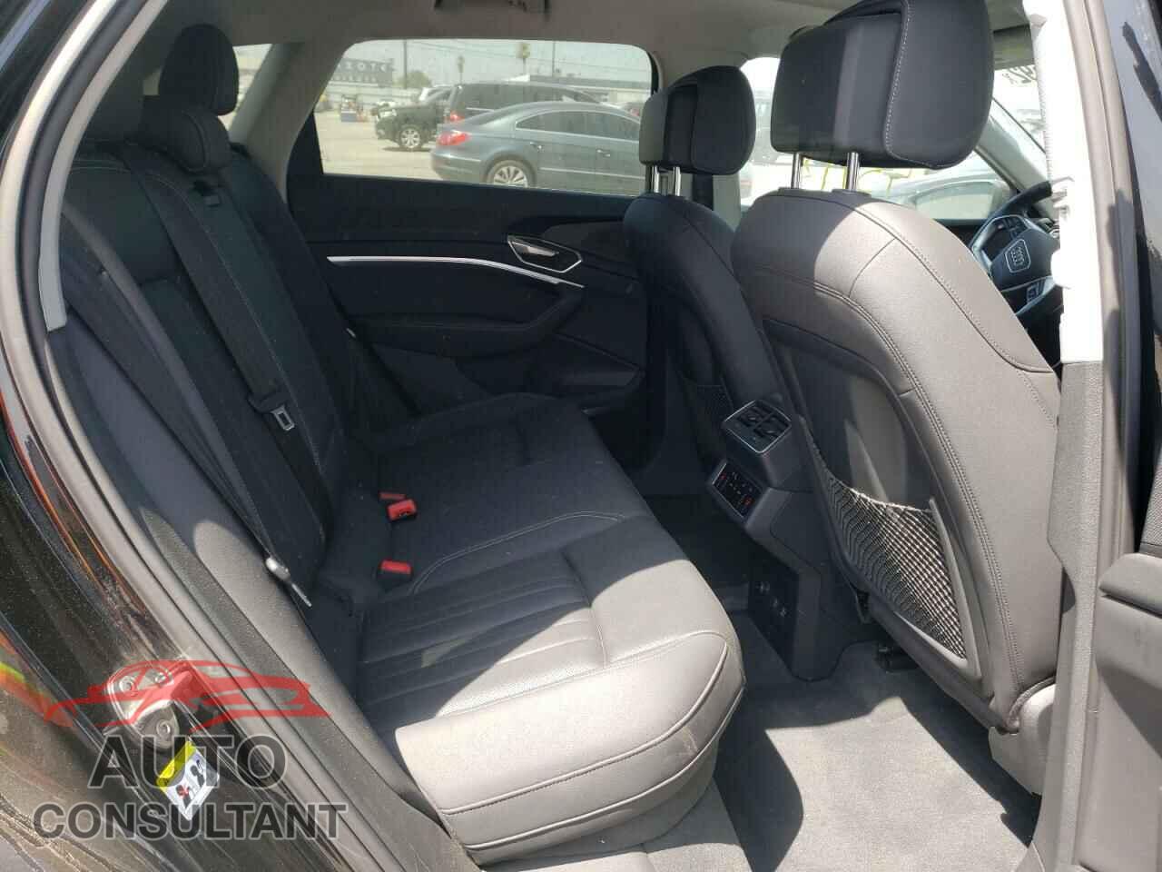 AUDI E-TRON 2019 - WA1LAAGE6KB024256