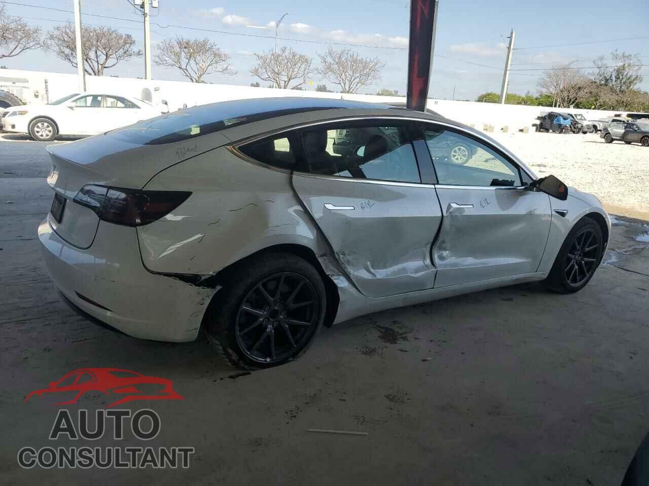 TESLA MODEL 3 2019 - 5YJ3E1EA0KF482639