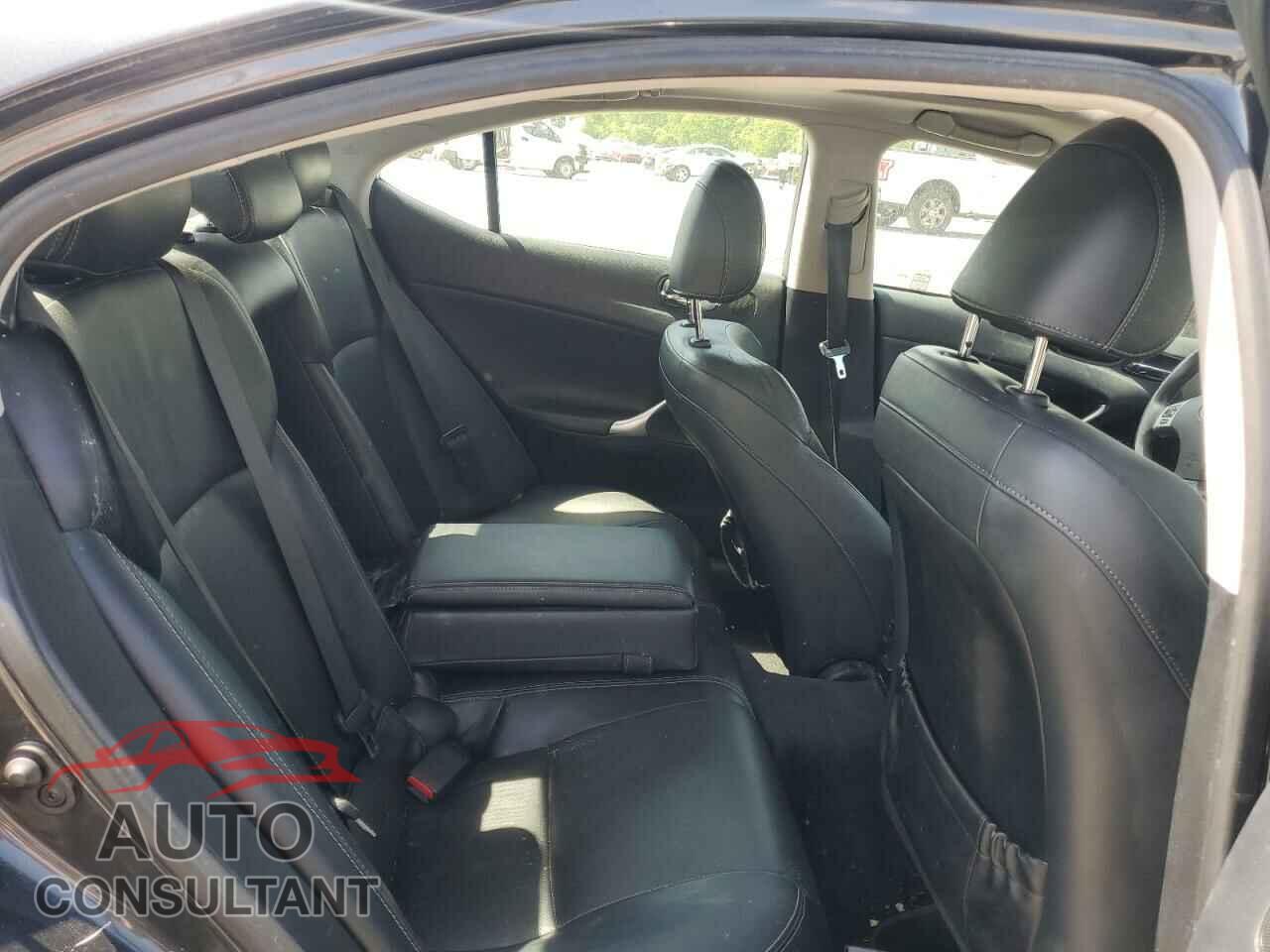 LEXUS IS 2011 - JTHCF5C26B5049892