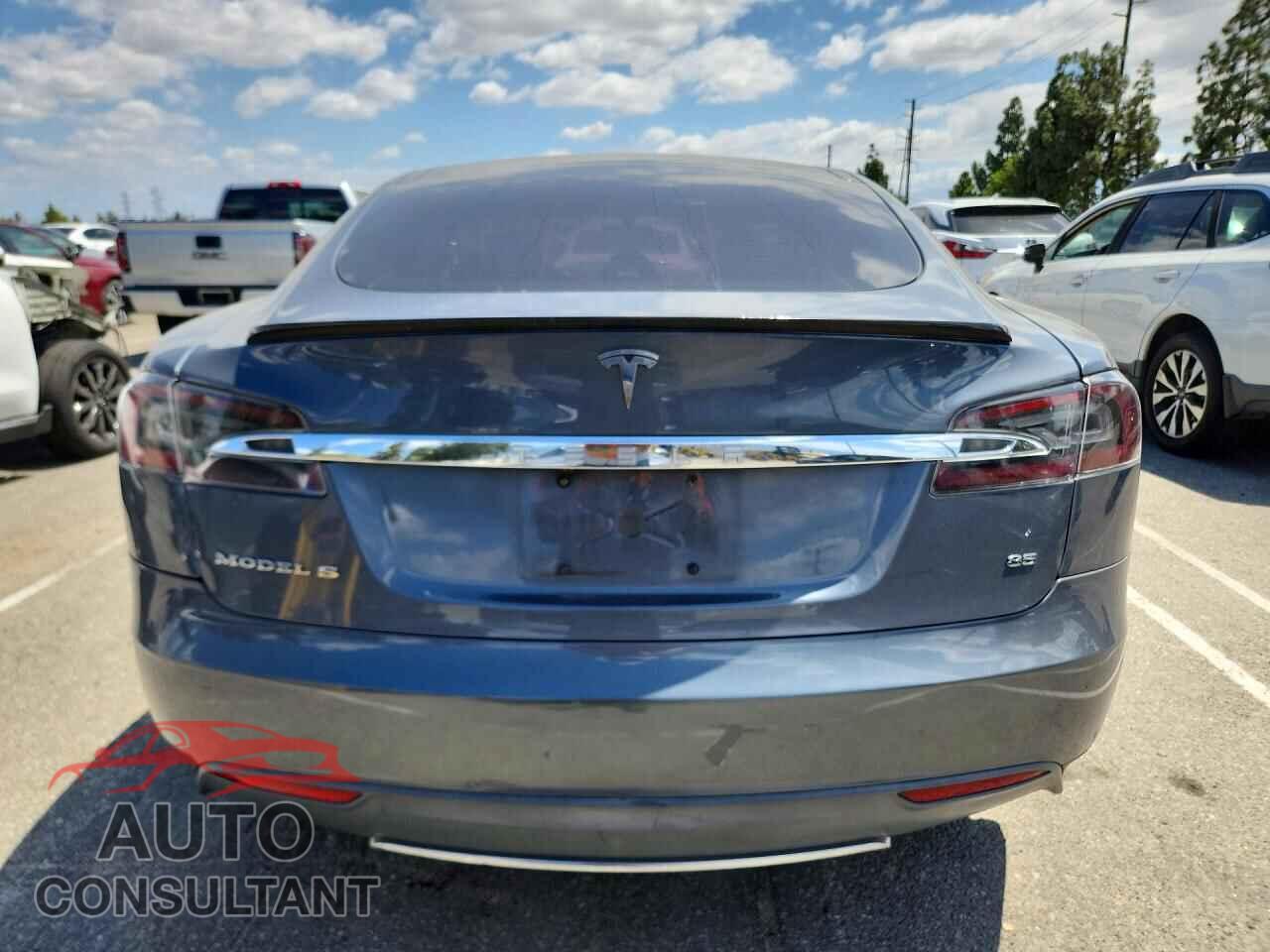 TESLA MODEL S 2013 - 5YJSA1CN2DFP08552