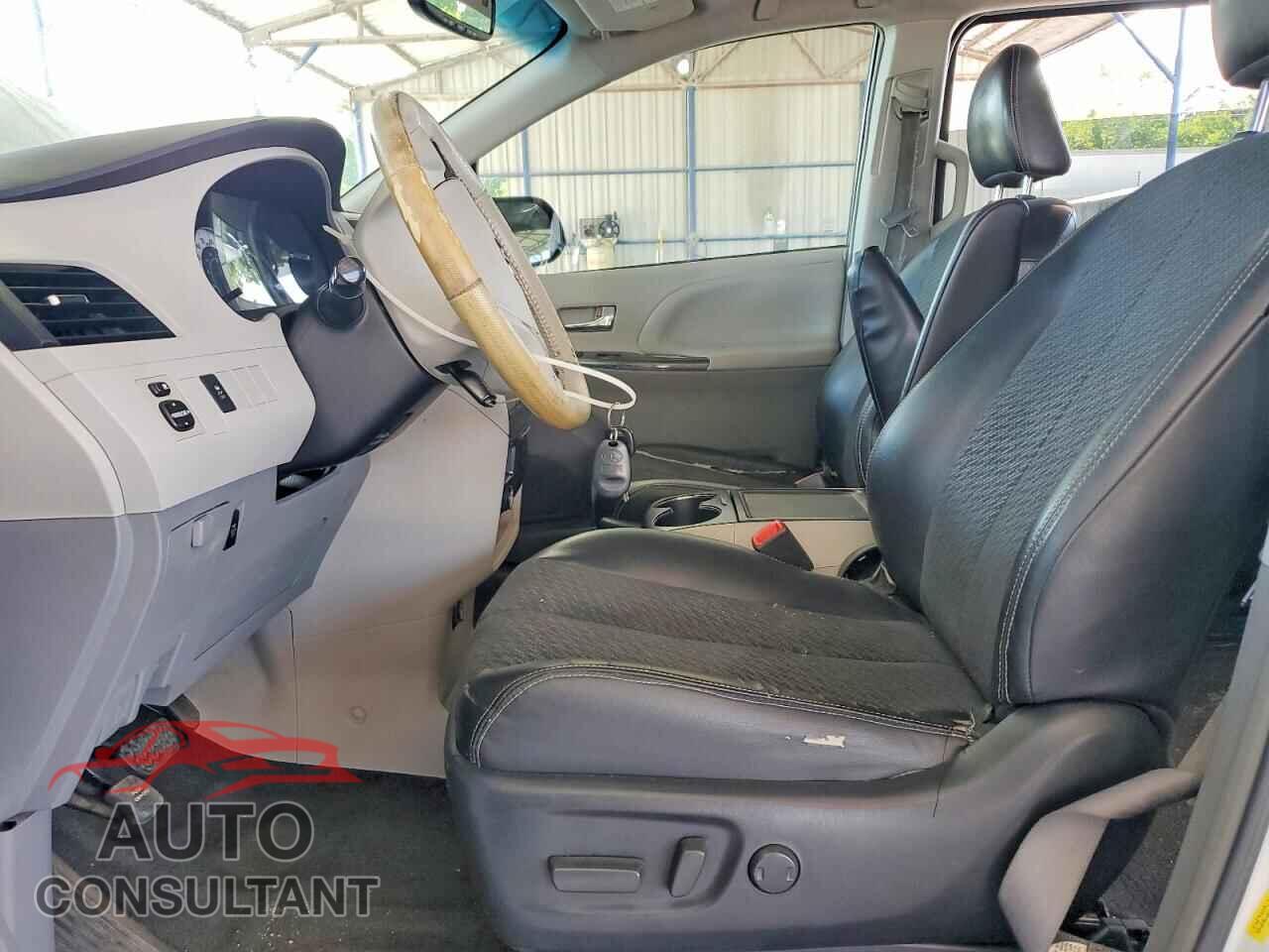 TOYOTA SIENNA 2013 - 5TDXK3DC8DS345245