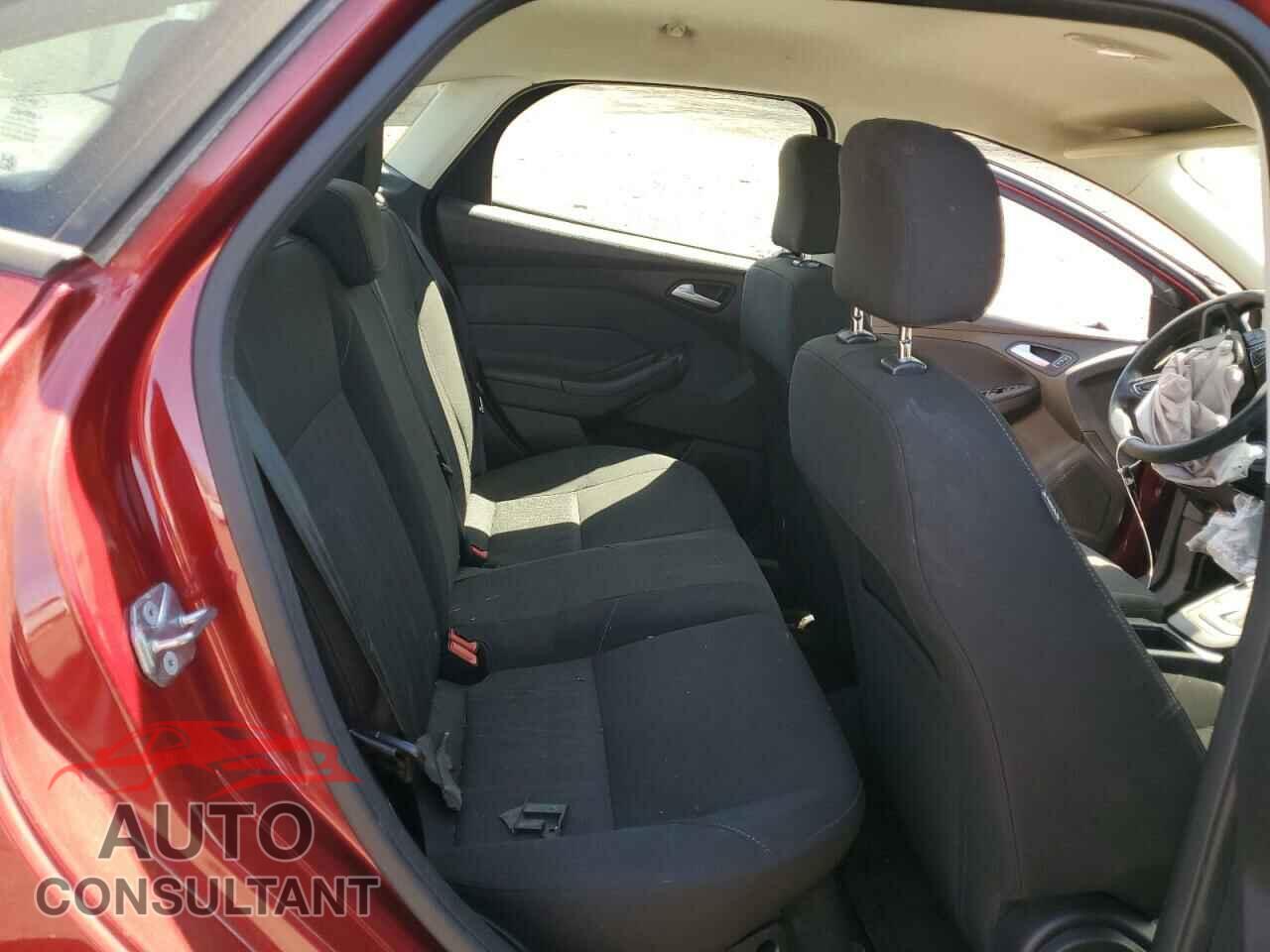 FORD FOCUS 2017 - 1FADP3F26HL305526