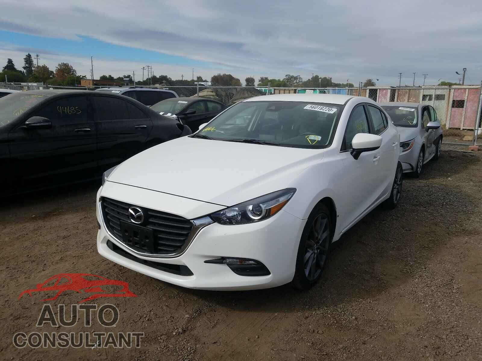 MAZDA 3 2018 - 3MZBN1V33JM183473