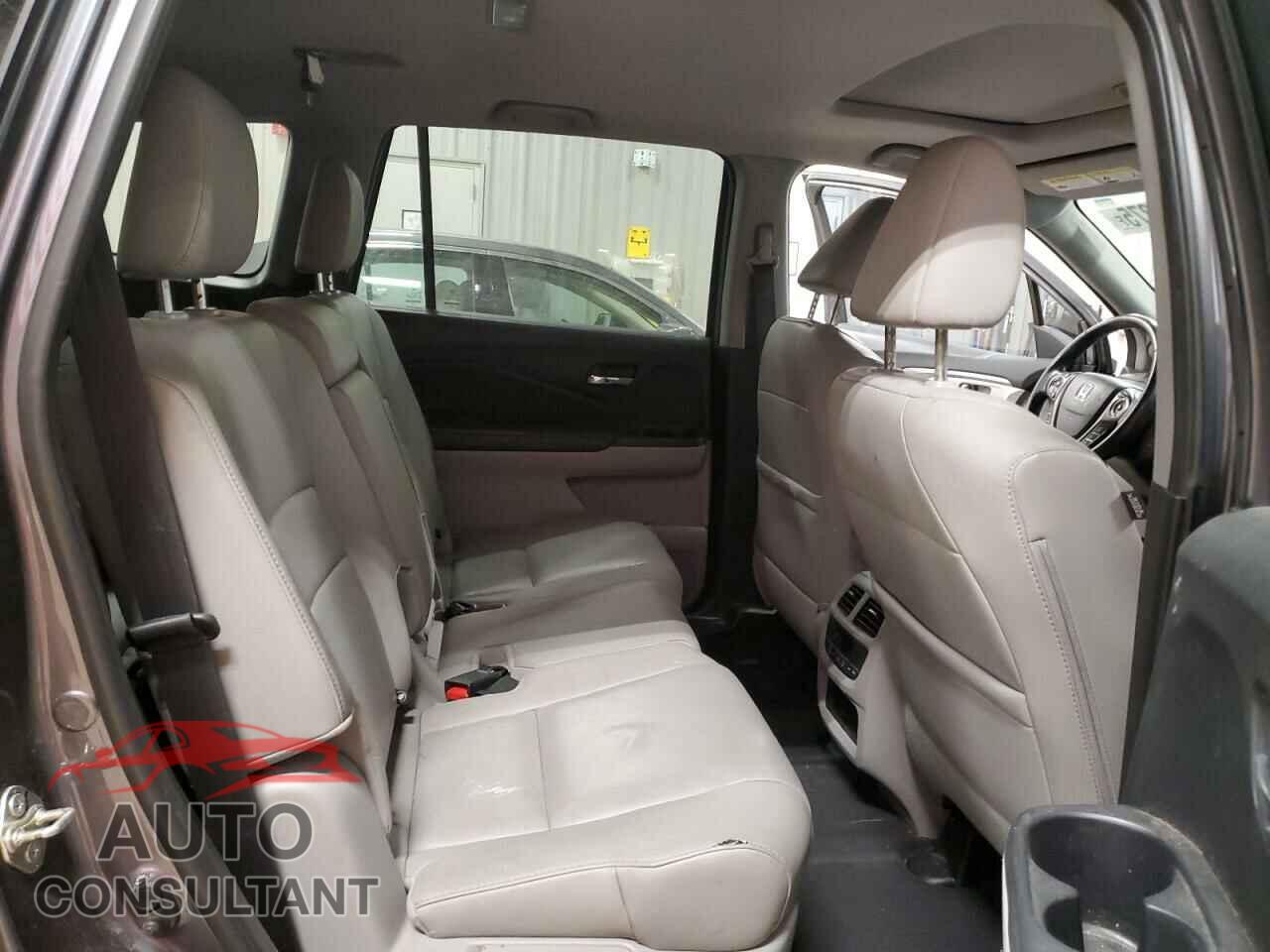 HONDA PILOT 2017 - 5FNYF5H5XHB004567