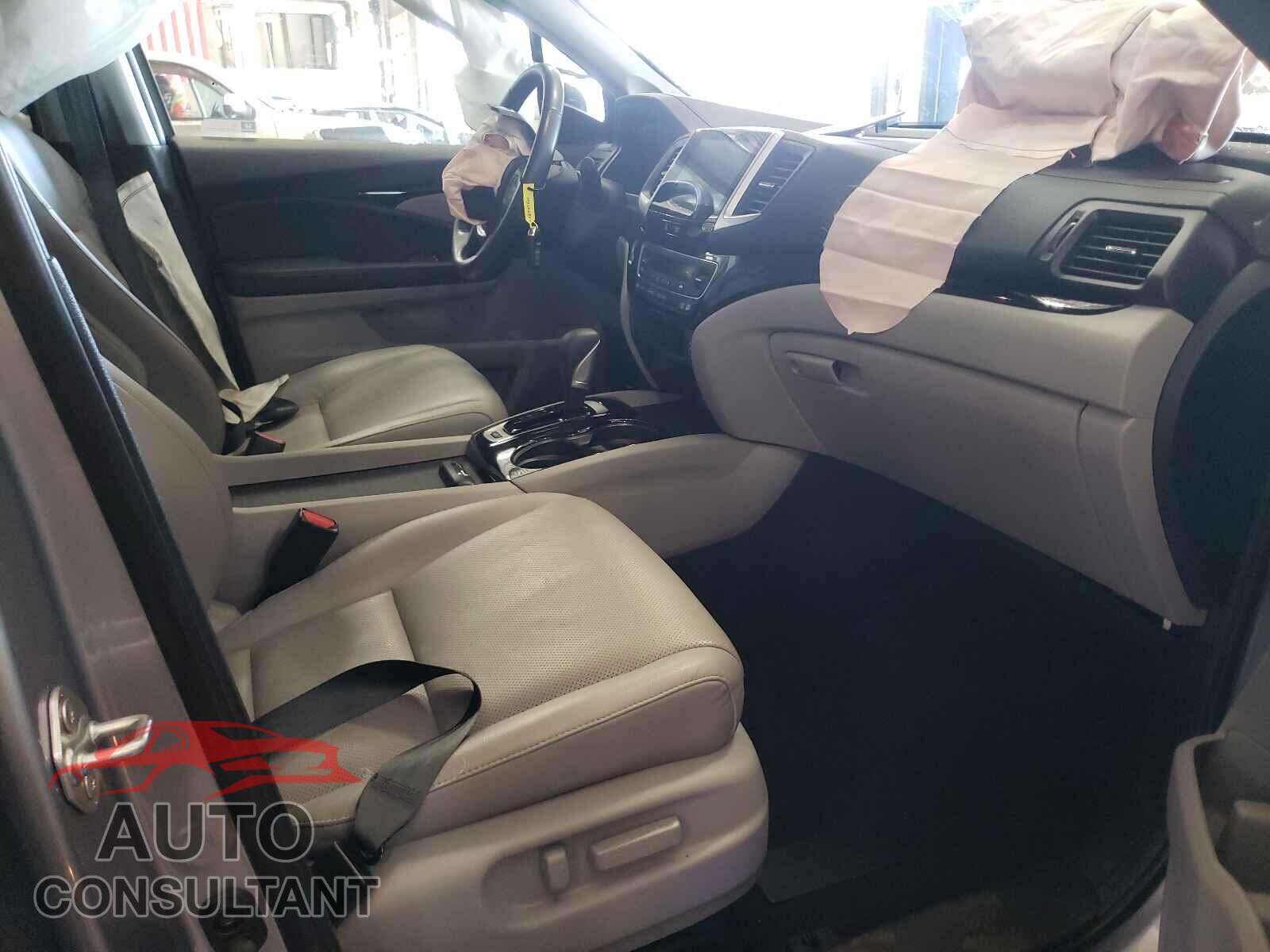 HONDA RIDGELINE 2018 - 5FPYK3F75JB010861