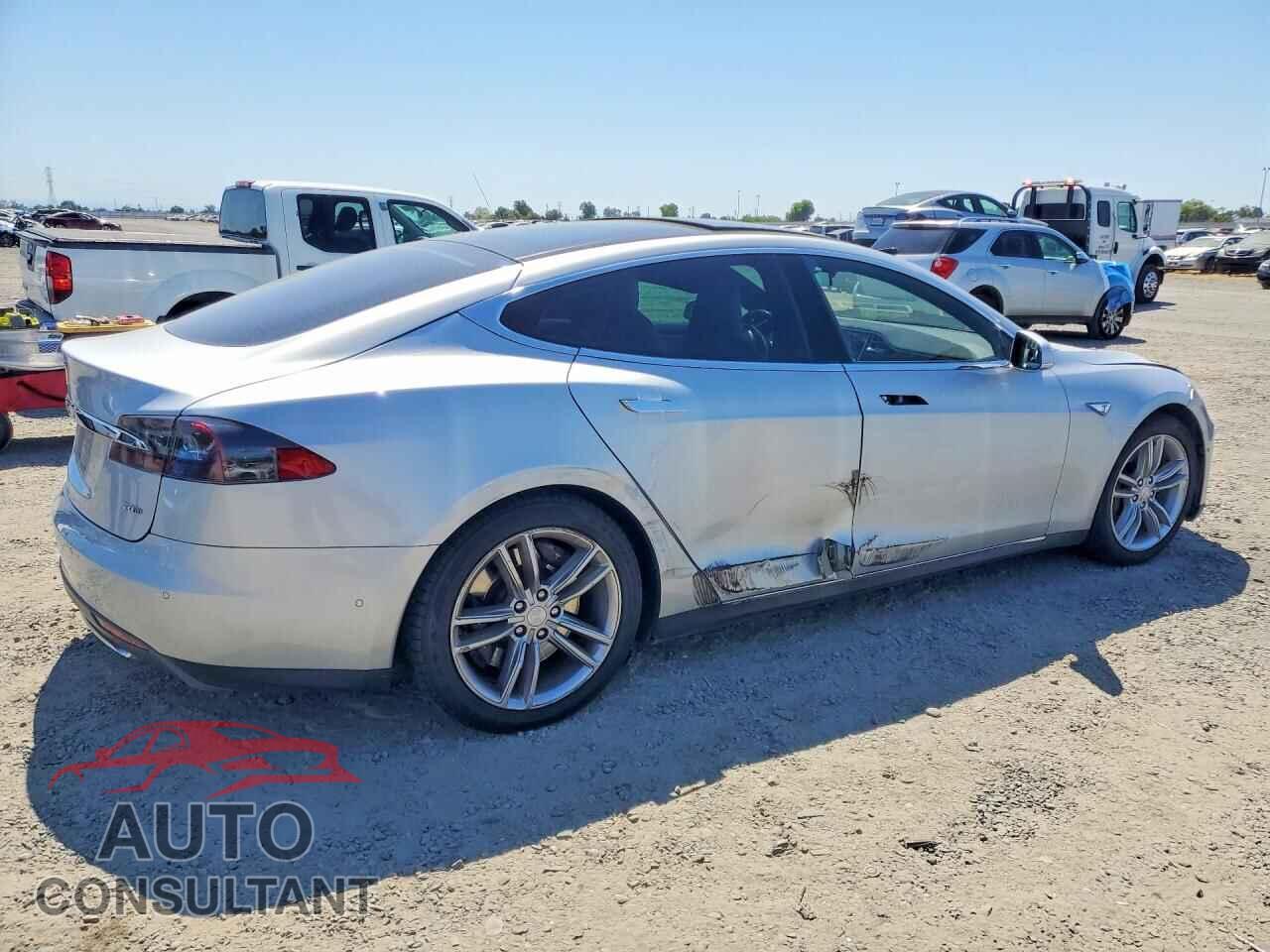 TESLA MODEL S 2015 - 5YJSA1E22FF120253