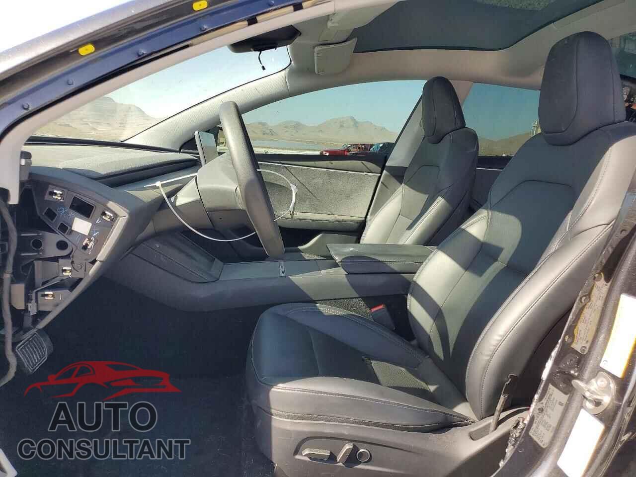 TESLA MODEL 3 2024 - 5YJ3E1EA6RF827988