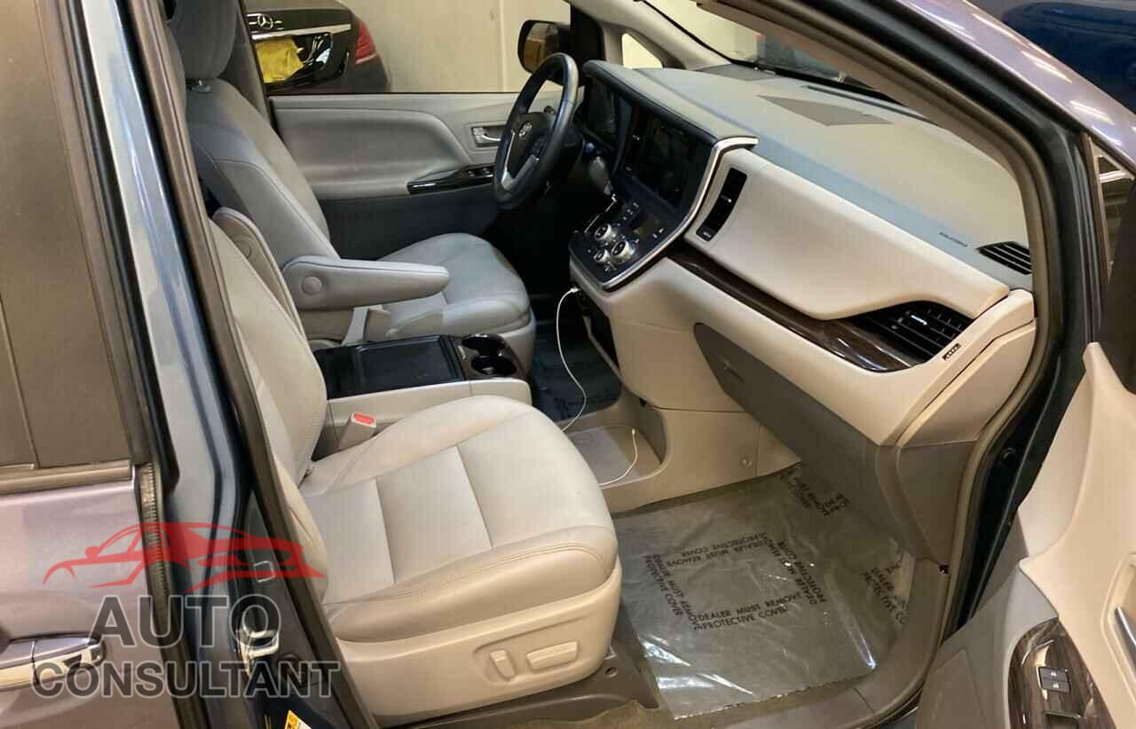 TOYOTA SIENNA 2017 - 5TDYZ3DC7HS782806