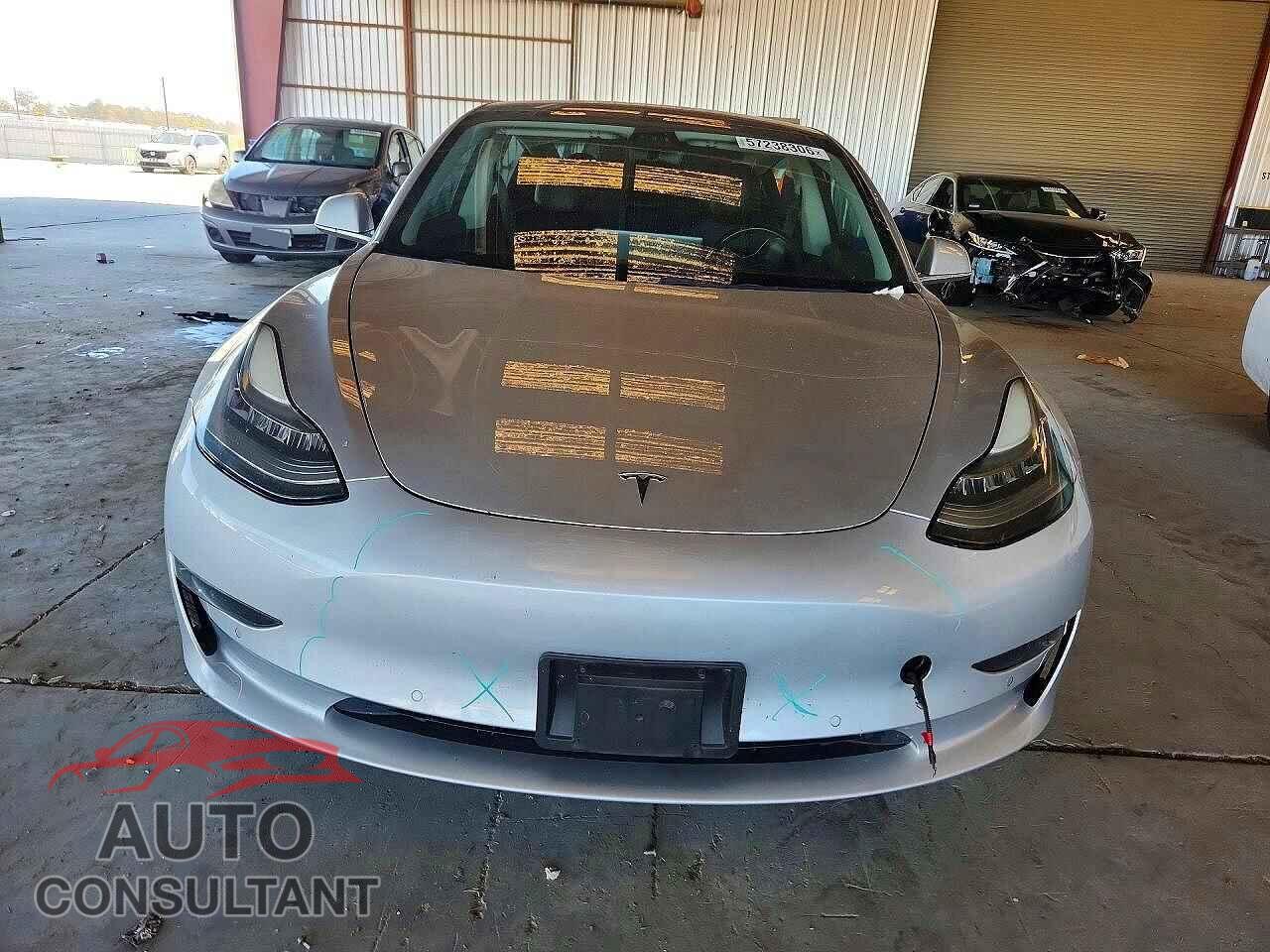 TESLA MODEL 3 2018 - 5YJ3E1EA1JF043979