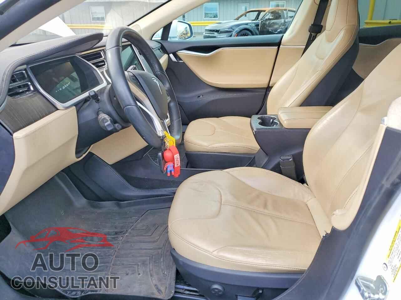 TESLA MODEL S 2013 - 5YJSA1DN0DFP05907