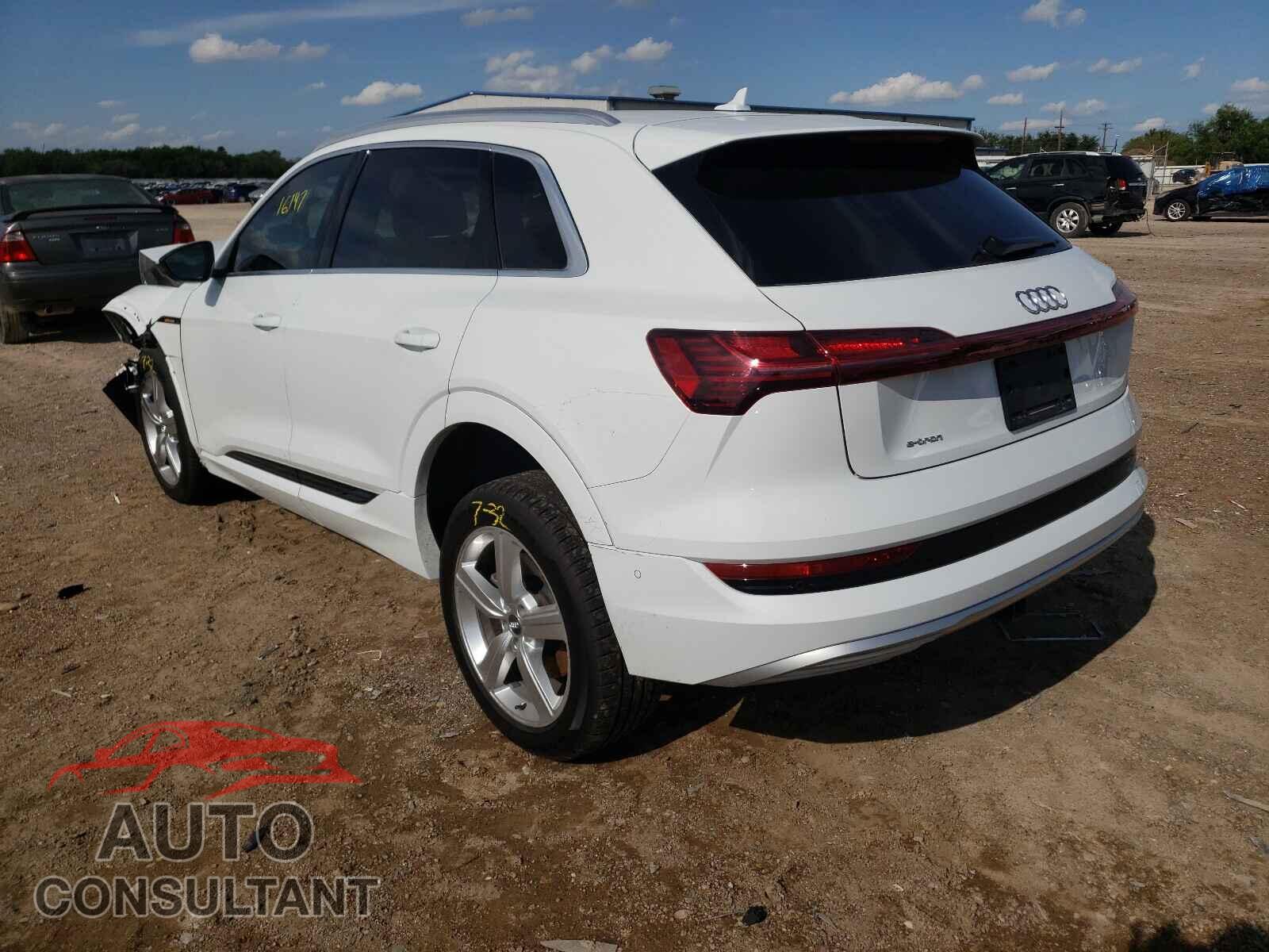 AUDI E-TRON 2019 - WA1LAAGE7KB011659