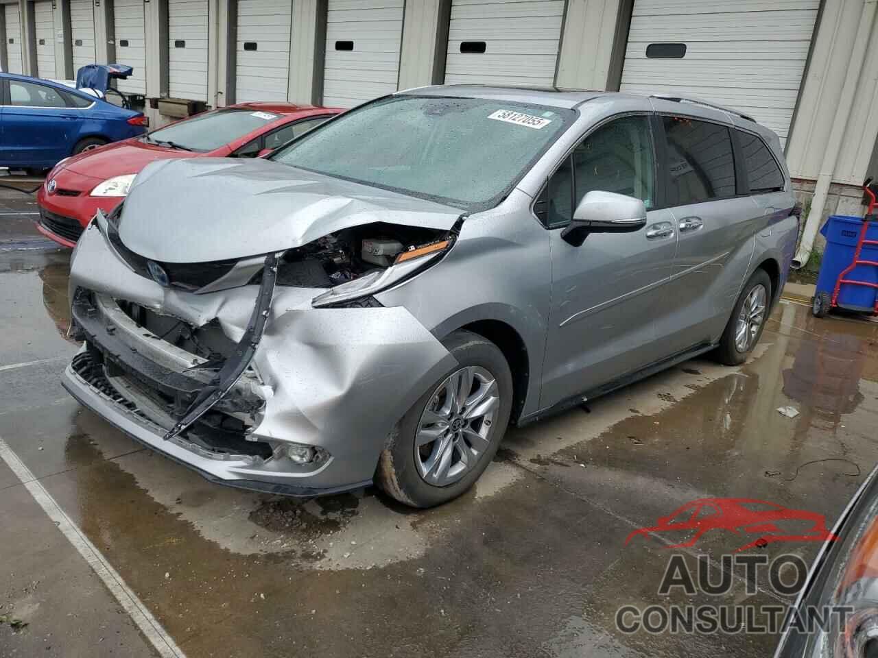 TOYOTA SIENNA 2022 - 5TDZSKFC5NS045373