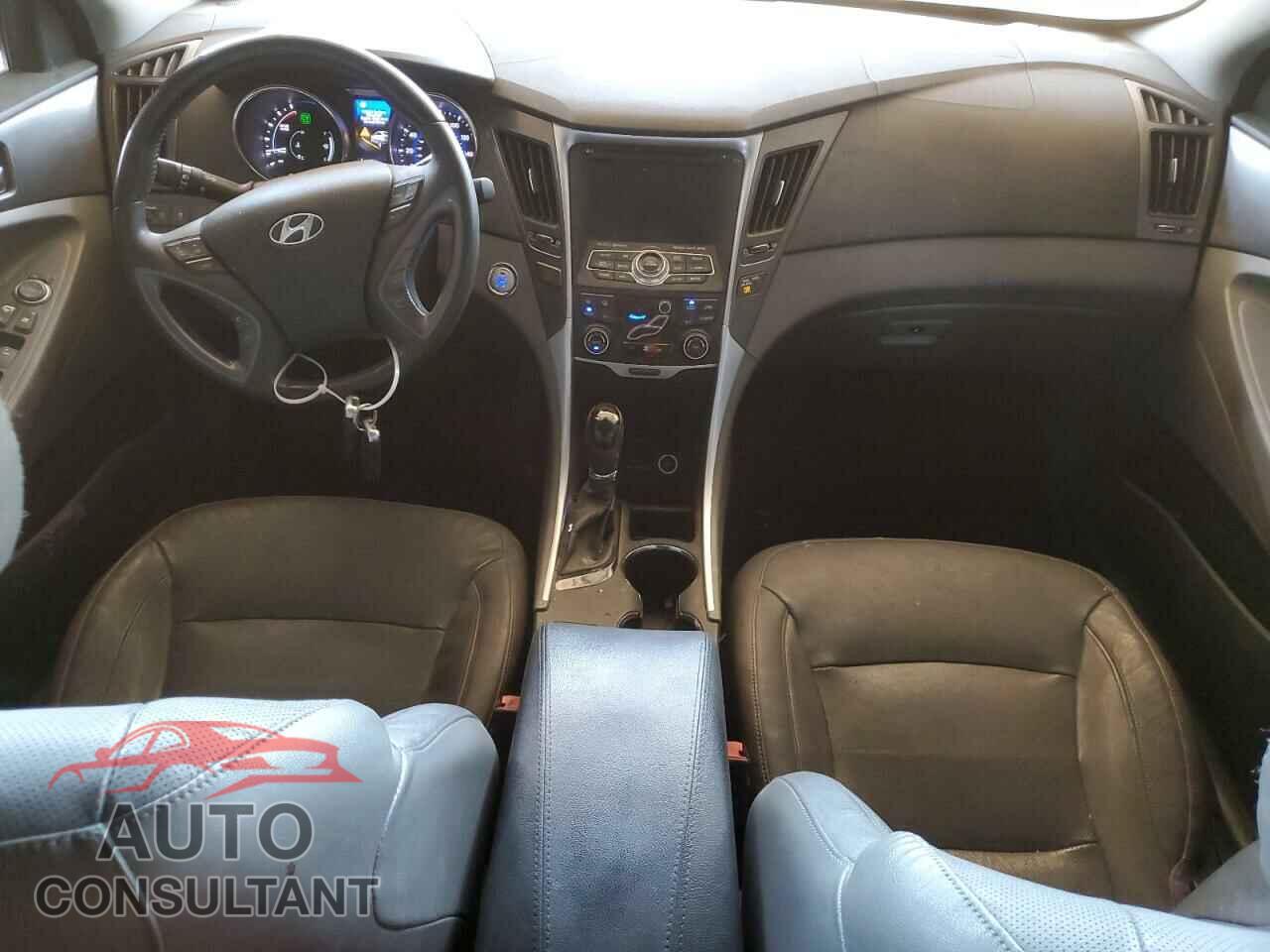 HYUNDAI SONATA 2012 - KMHEC4A48CA037538