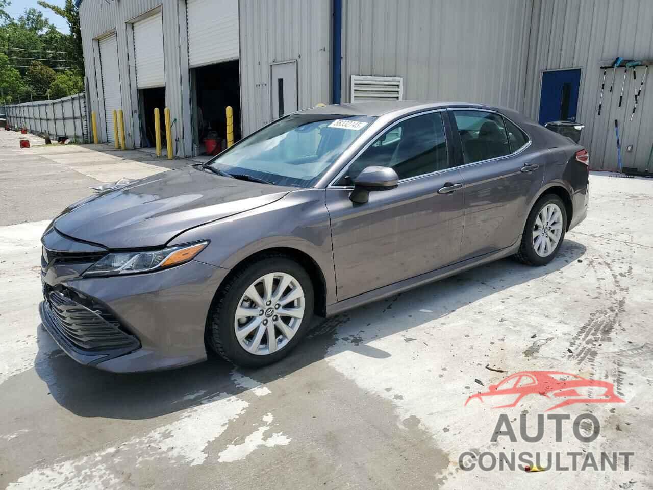 TOYOTA CAMRY 2018 - 4T1B11HK8JU144144