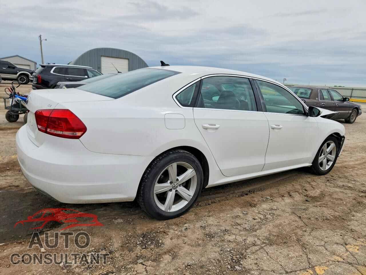 VOLKSWAGEN PASSAT 2012 - 1VWBP7A38CC004268