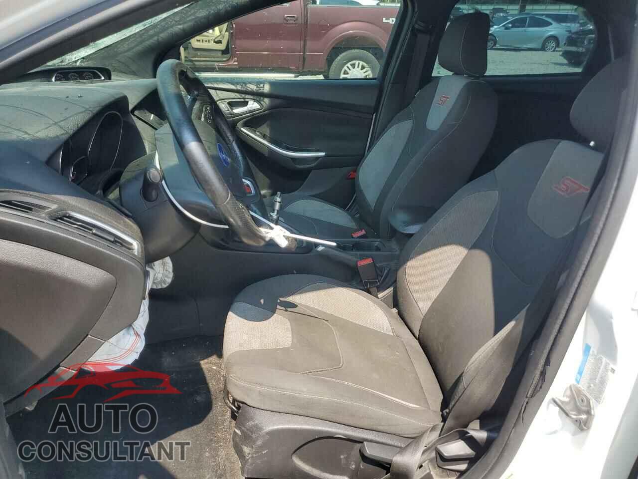 FORD FOCUS 2017 - 1FADP3L95HL320441