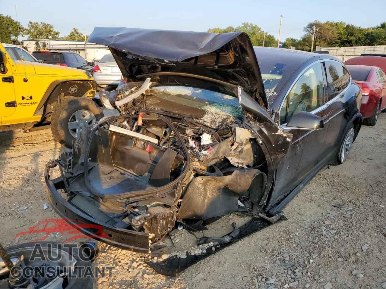TESLA MODEL X 2018 - 5YJXCDE25JF090210