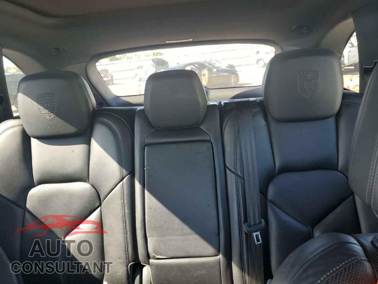 PORSCHE CAYENNE 2017 - WP1AE2A23HLA75138
