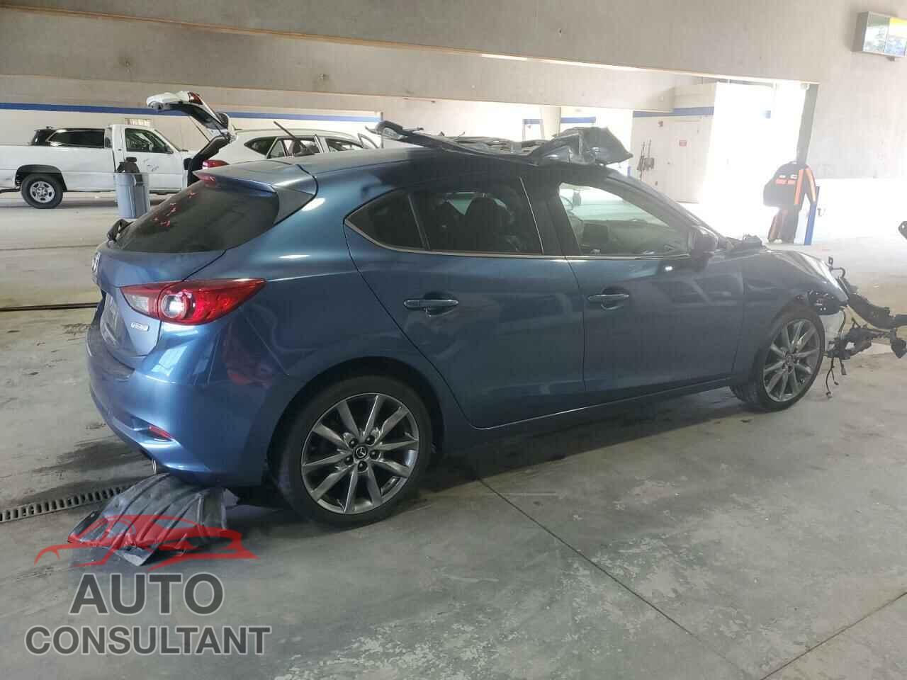 MAZDA 3 2018 - 3MZBN1L39JM222229