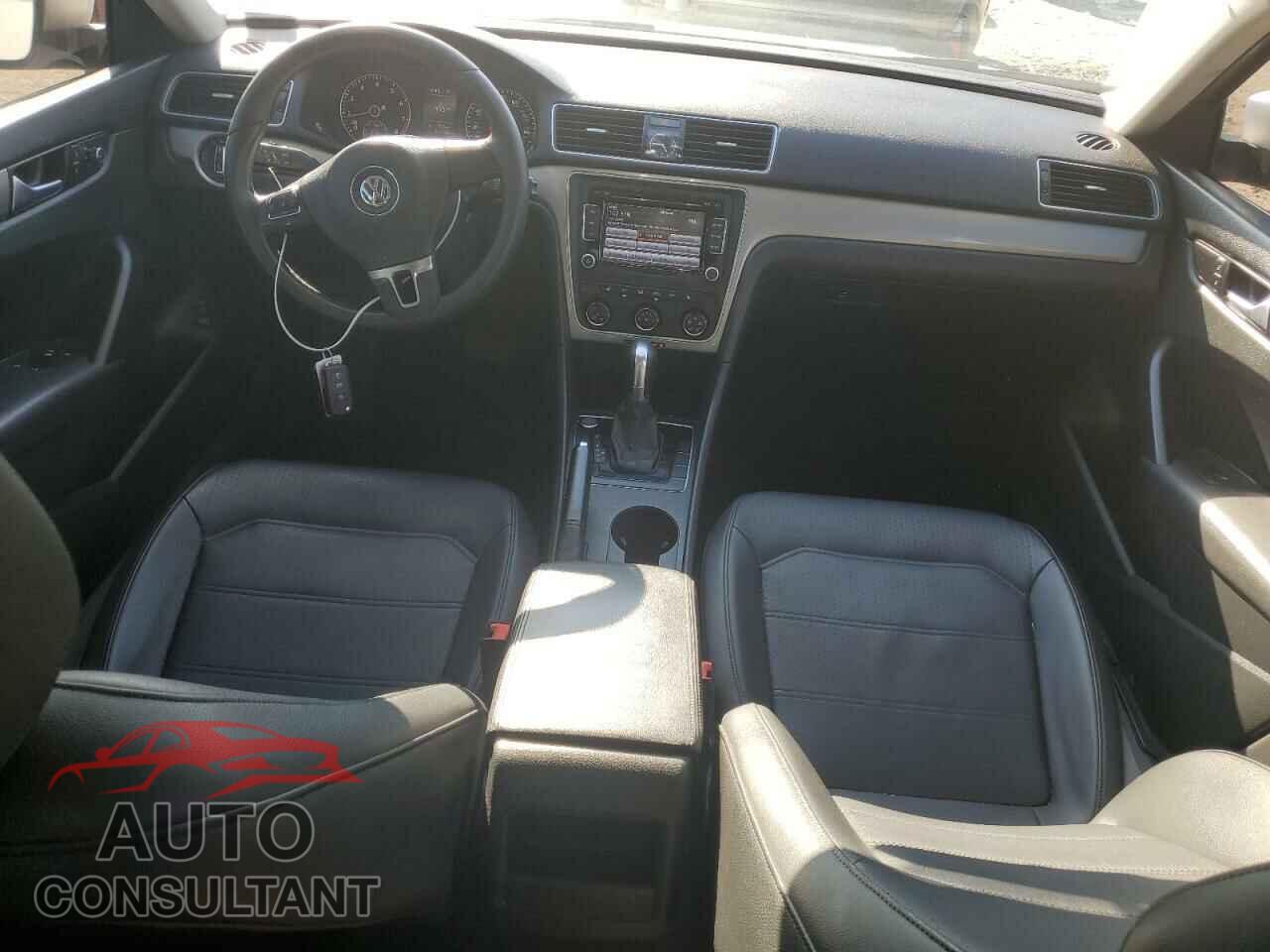 VOLKSWAGEN PASSAT 2015 - 1VWAT7A38FC116063