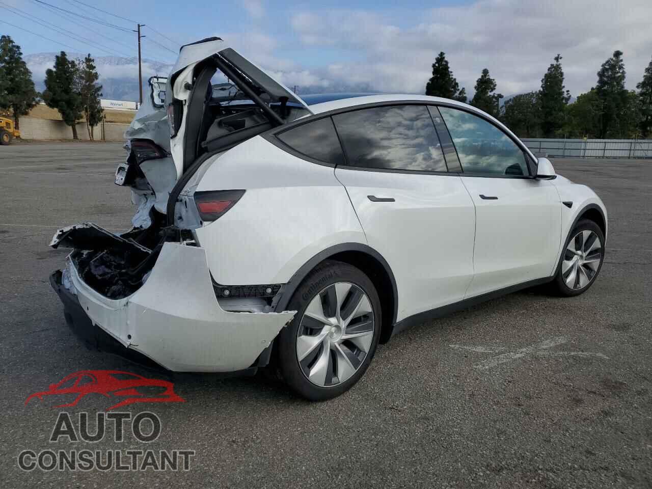 TESLA MODEL Y 2021 - 5YJYGDEEXMF075600