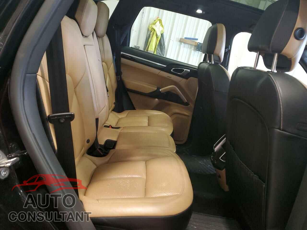 PORSCHE CAYENNE 2016 - WP1AA2A29GKA14473