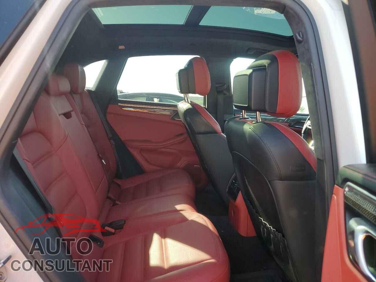 PORSCHE MACAN 2018 - WP1AF2A54JLB71423