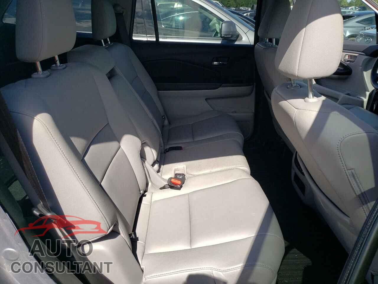 HONDA PILOT 2018 - 5FNYF5H54JB031902