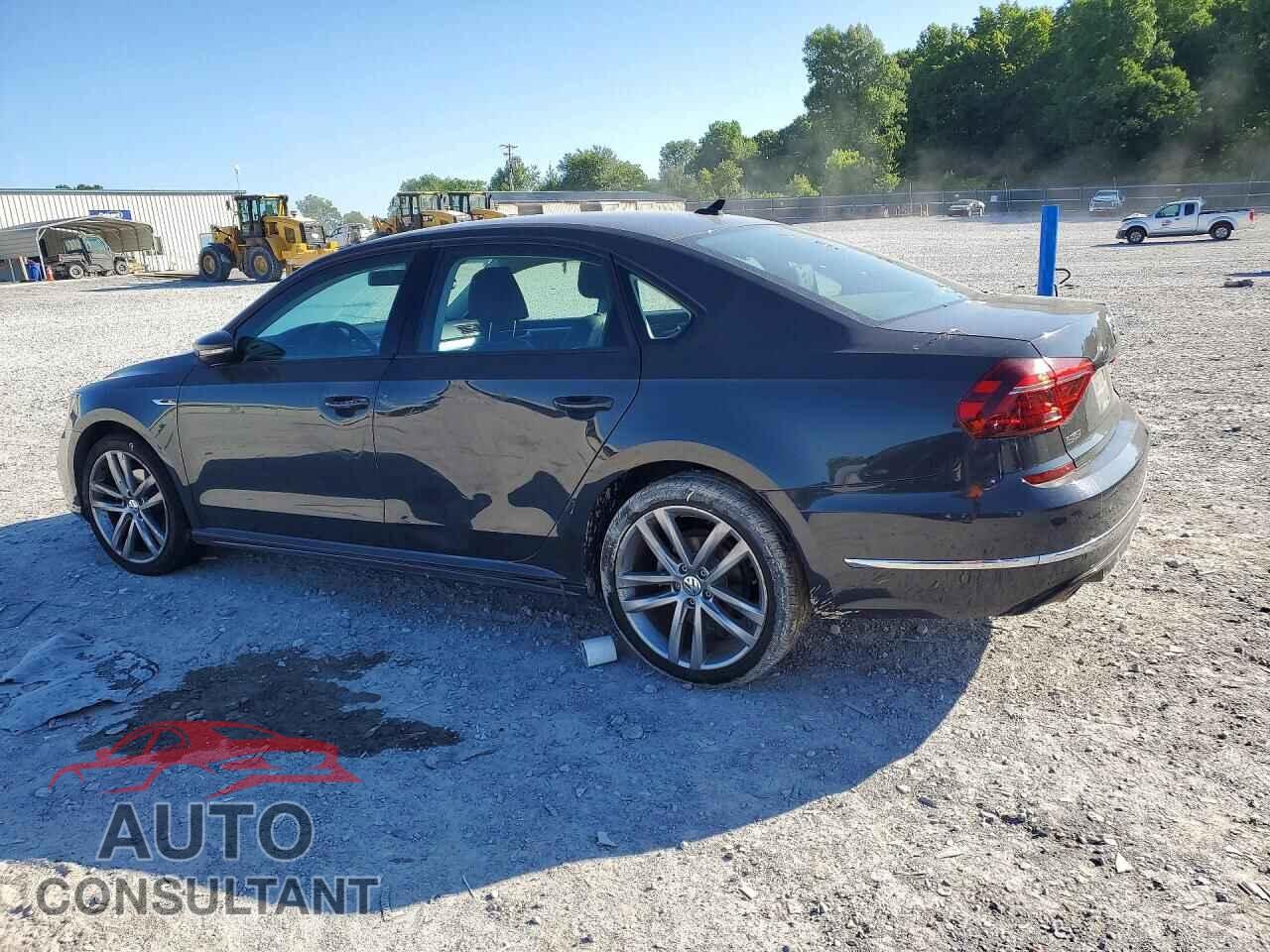 VOLKSWAGEN PASSAT 2018 - 1VWAA7A32JC008049
