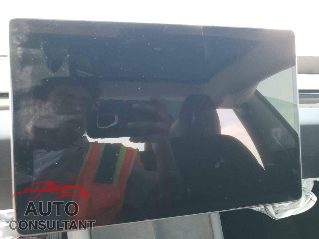 TESLA MODEL 3 2024 - 5YJ3E1EA4RF731020