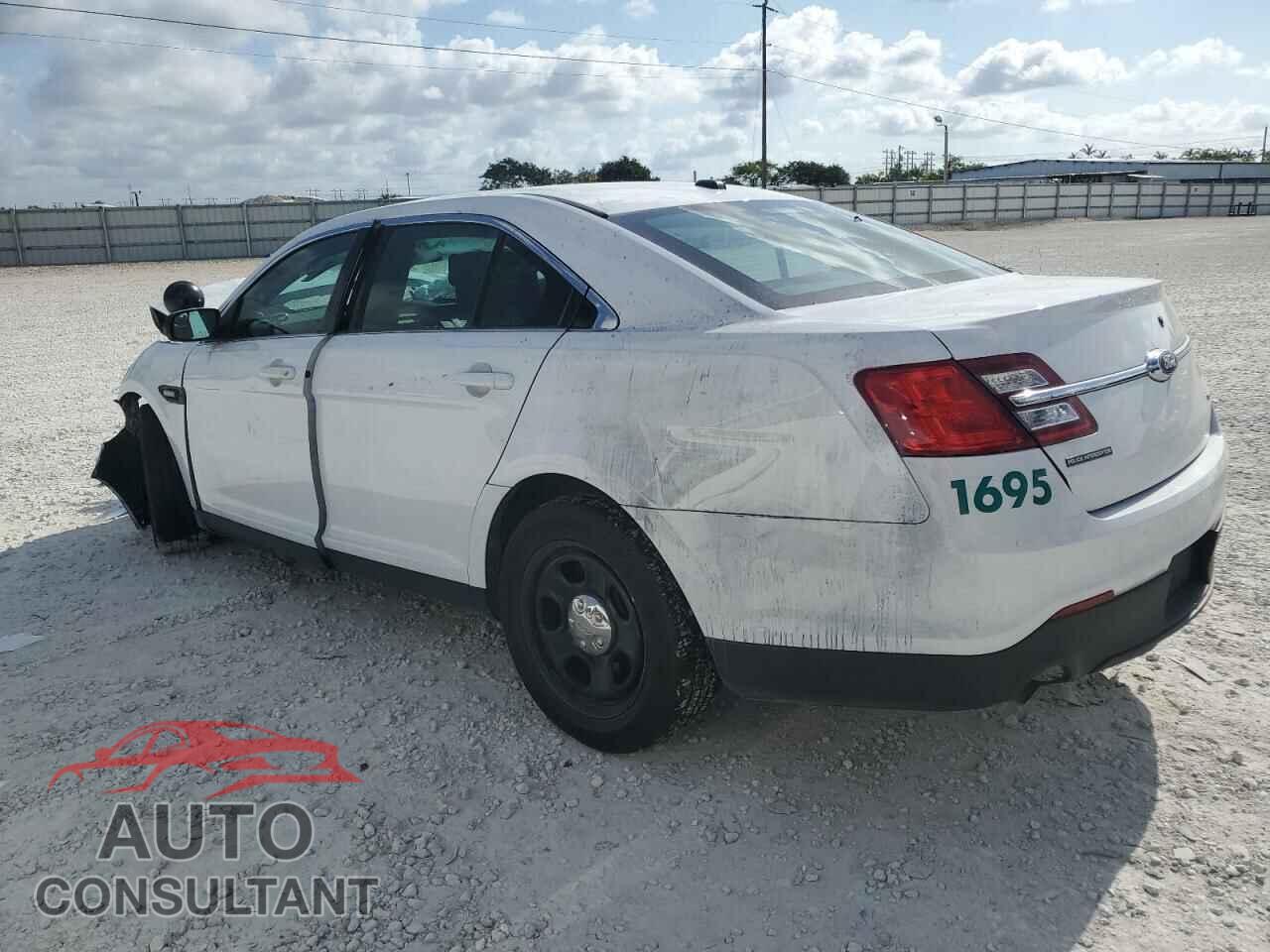 FORD TAURUS 2018 - 1FAHP2L89JG136055