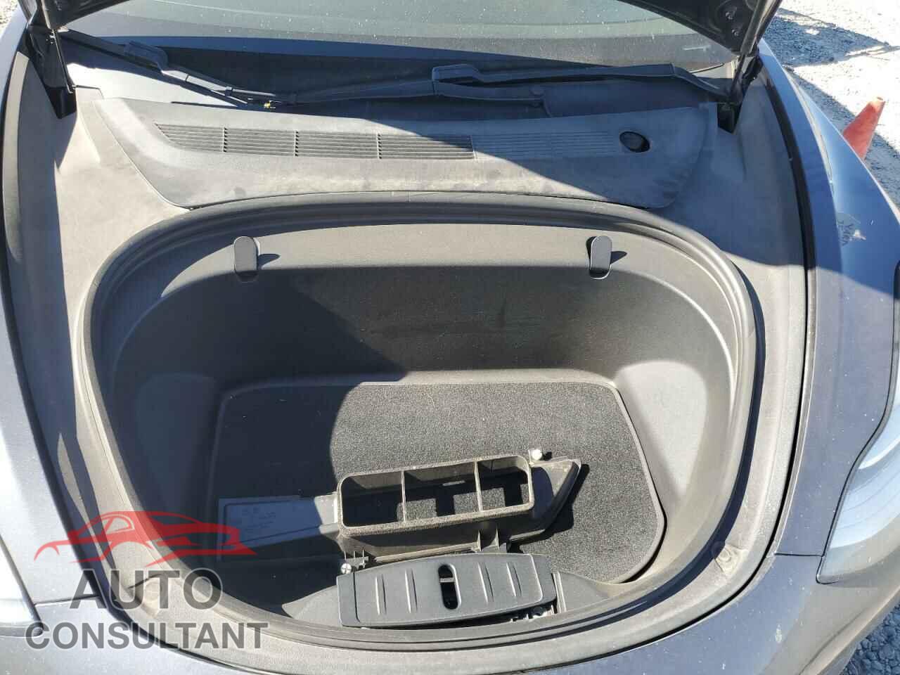 TESLA MODEL 3 2018 - 5YJ3E1EBXJF144673