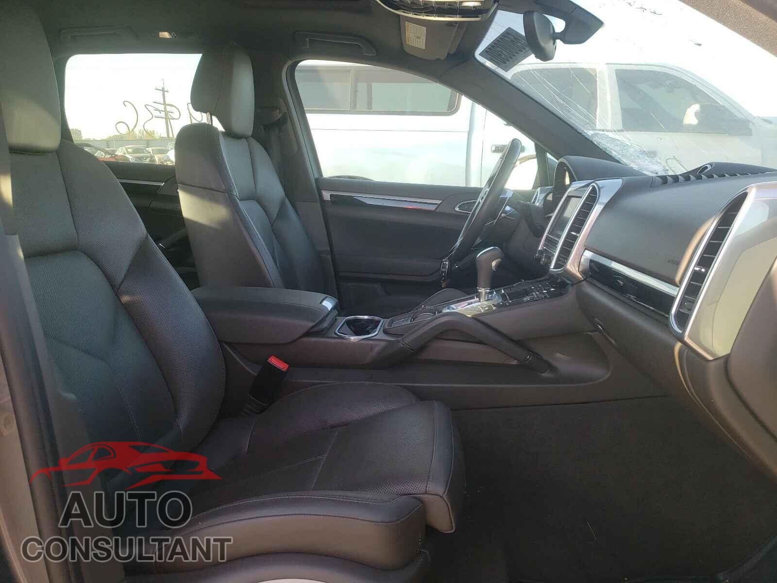 PORSCHE CAYENNE 2016 - WP1AA2A28GKA12875