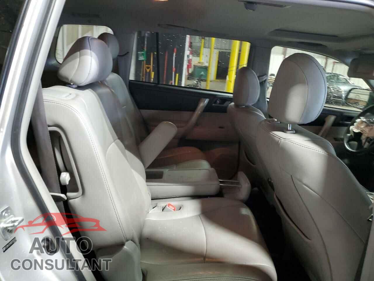 TOYOTA HIGHLANDER 2013 - 5TDBK3EH8DS191236
