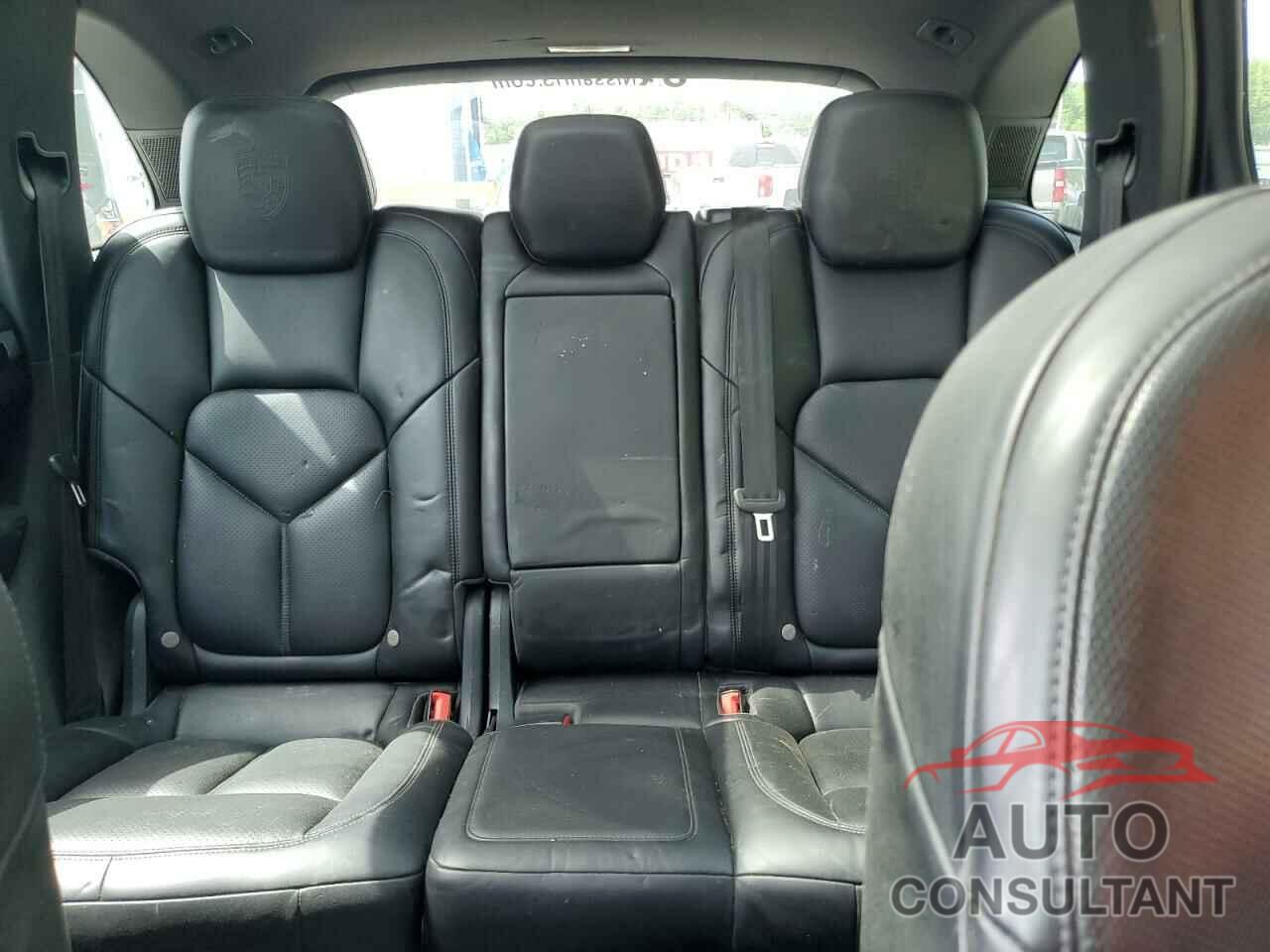 PORSCHE CAYENNE 2018 - WP1AA2A24JKA01041