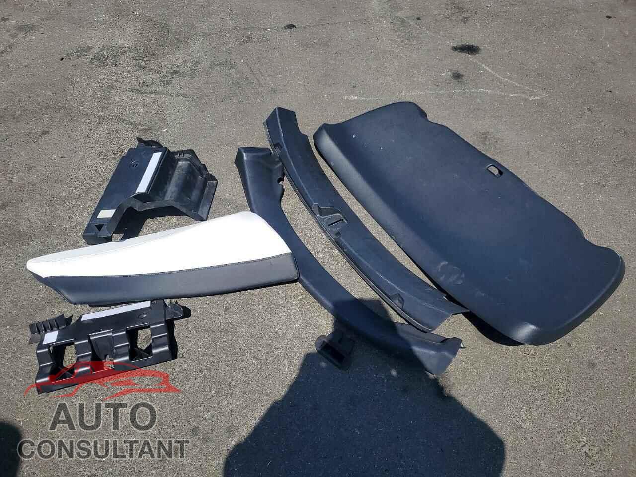 TESLA MODEL 3 2021 - 5YJ3E1EA5MF858819