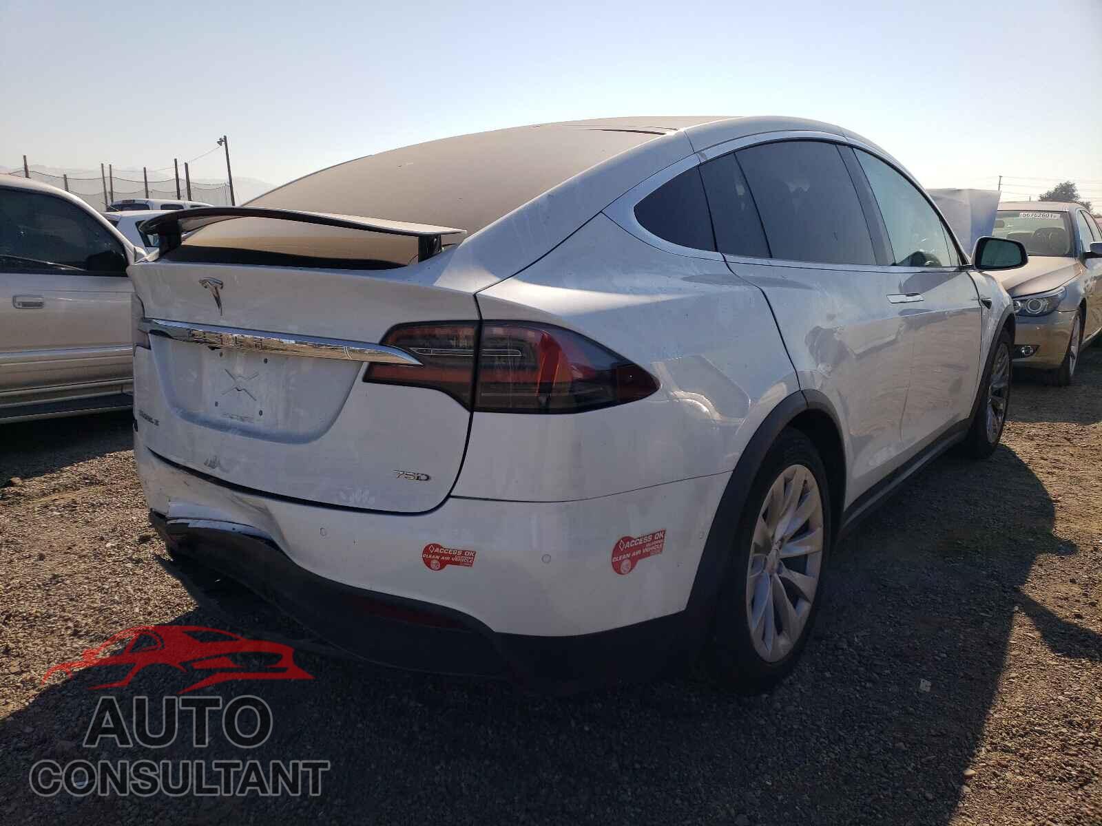 TESLA MODEL X 2018 - 5YJXCAE28JF116331