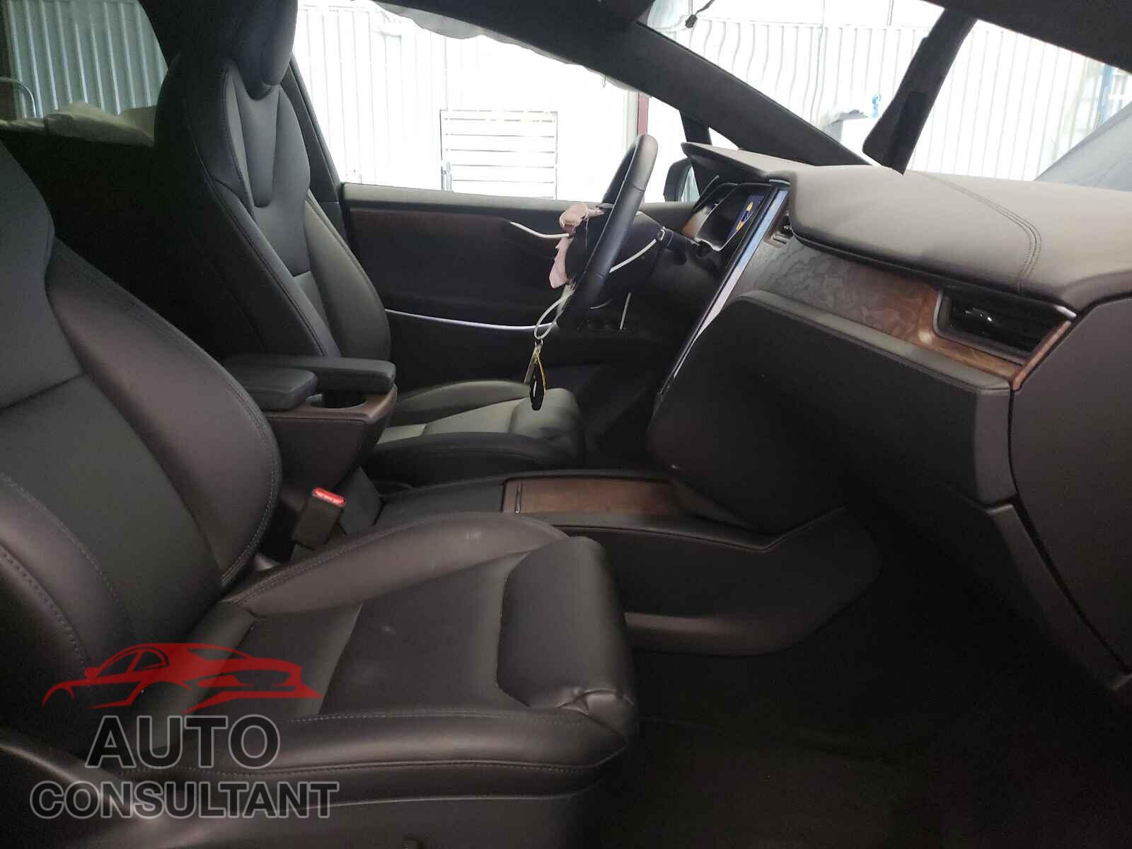 TESLA MODEL X 2021 - 5YJXCBE29MF320419