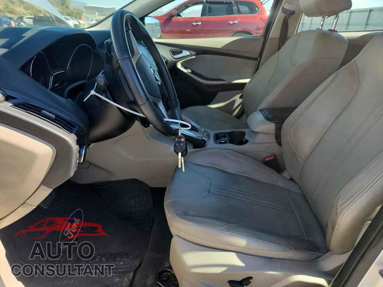 FORD FOCUS 2012 - 1FAHP3M26CL477827