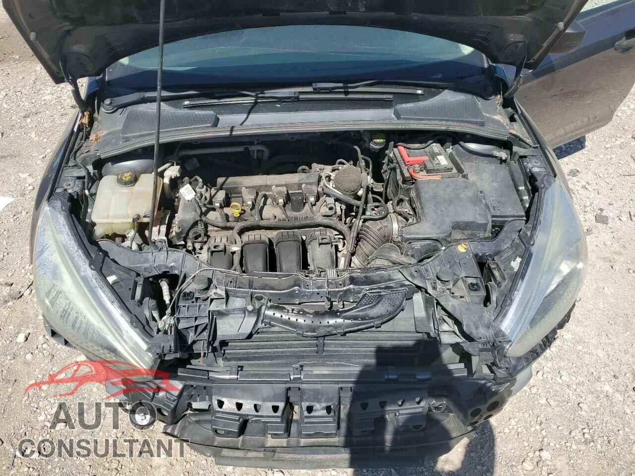 FORD FOCUS 2015 - 1FADP3E25FL304494