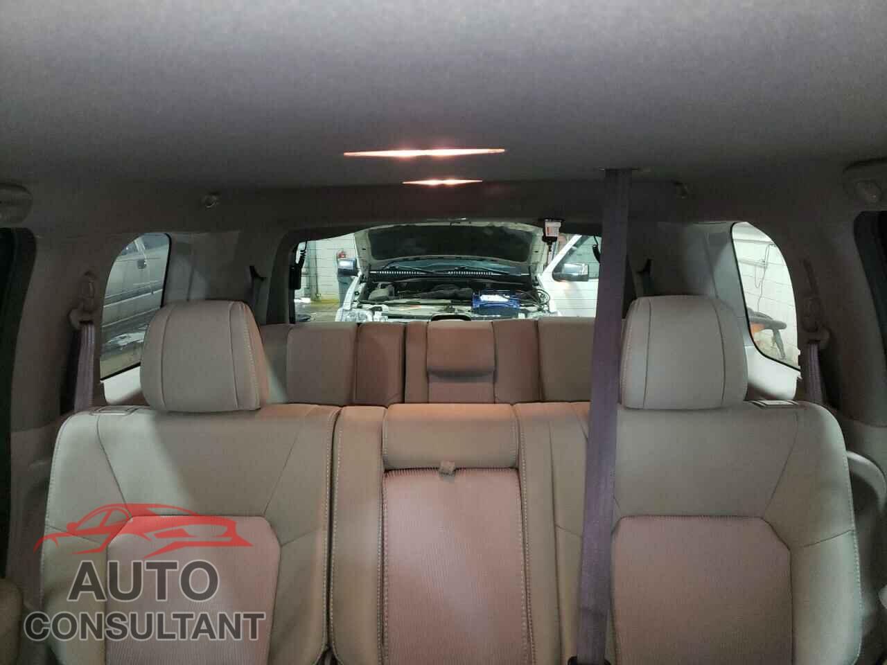 HONDA PILOT 2015 - 5FNYF4H47FB005268