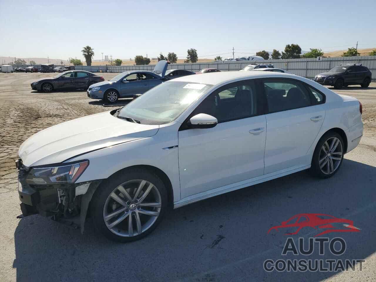 VOLKSWAGEN PASSAT 2018 - 1VWAA7A31JC008673